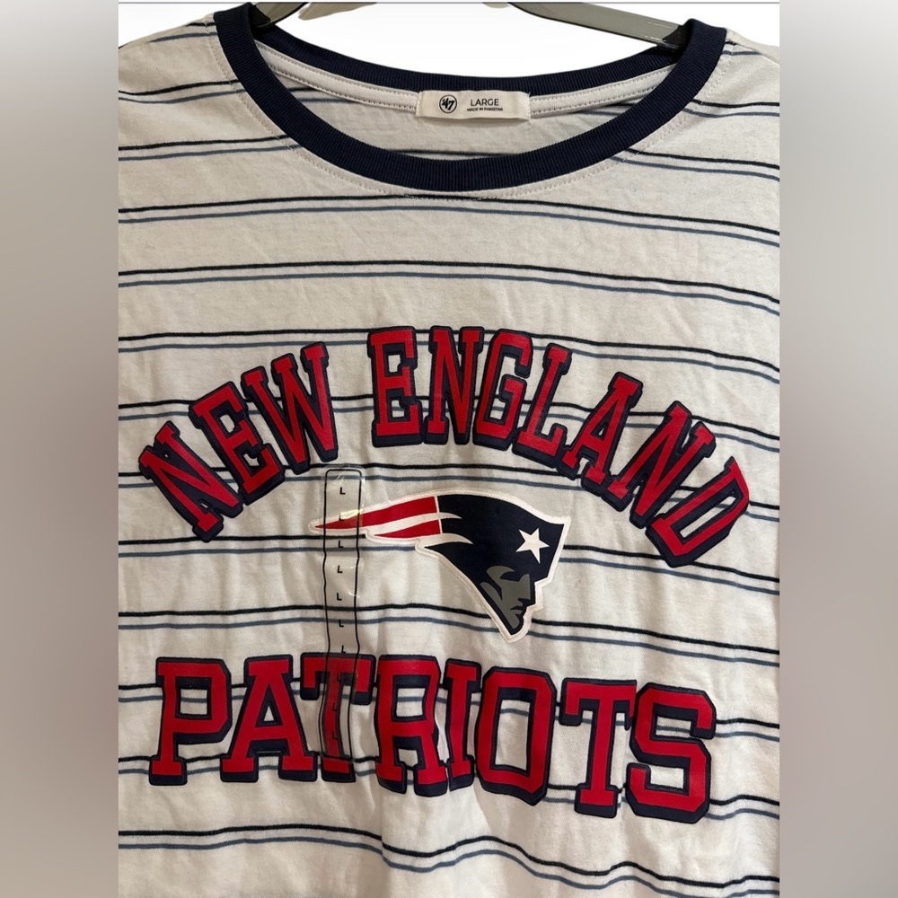 🆕 women’s New England Patriots striped Tshirt - Picture 2 of 6